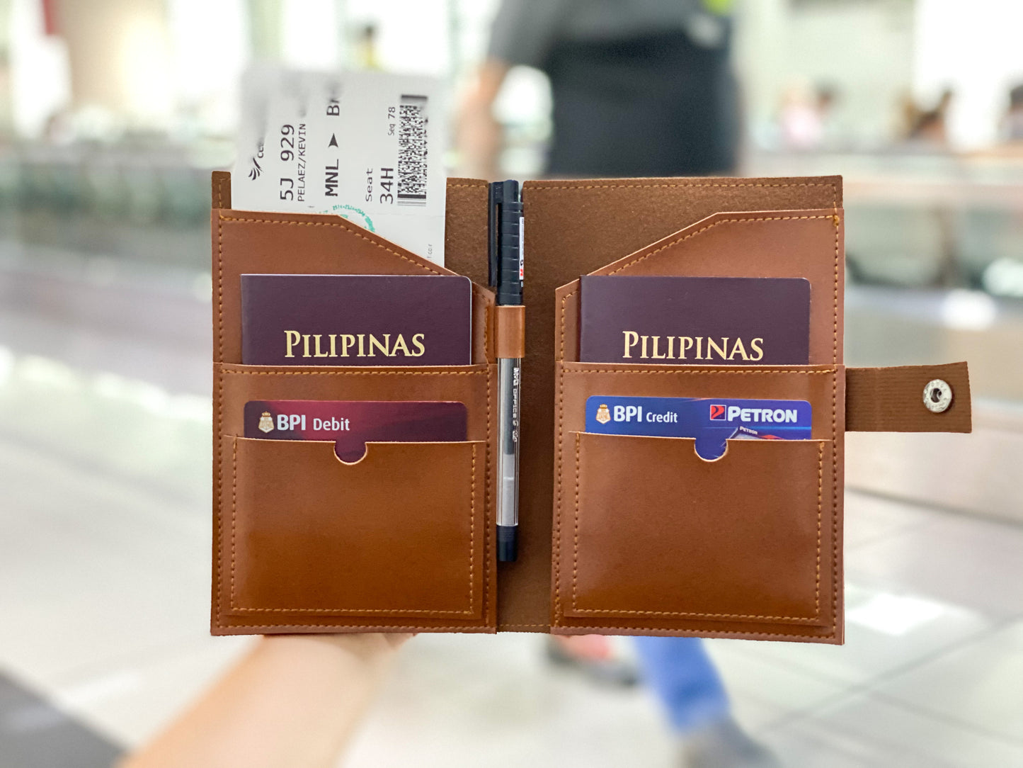 Dual Passport Holder(RETAIL)